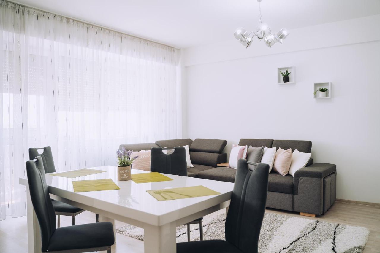 Class Deluxe Apartments Oradea Exterior foto
